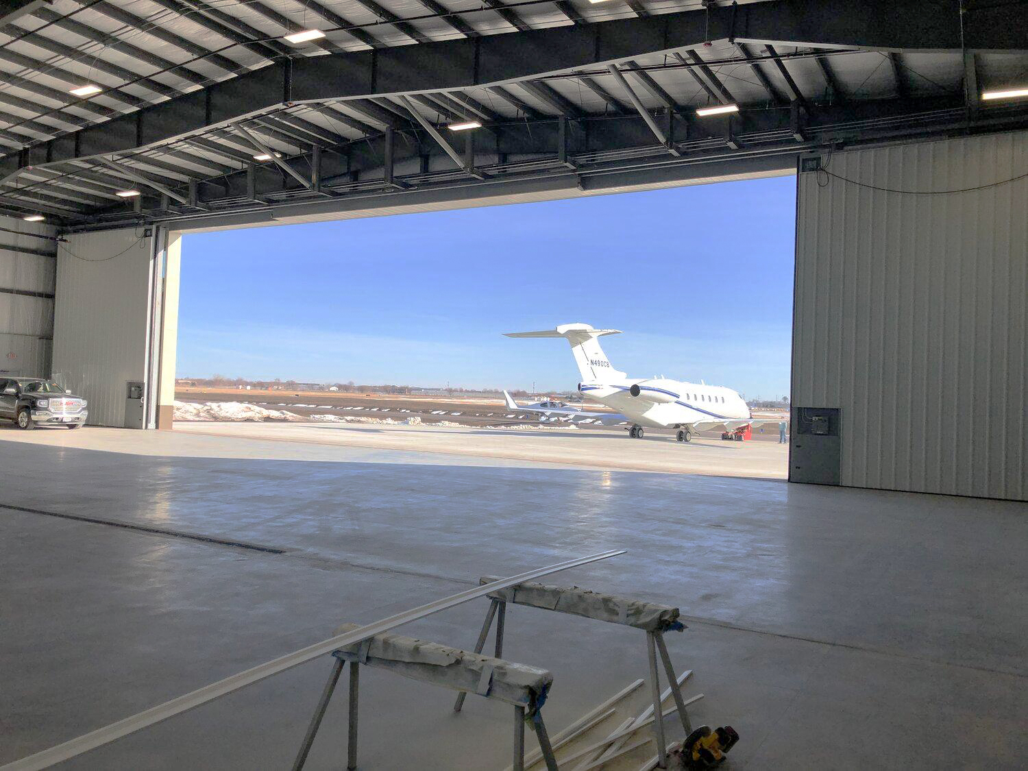 Hangar &agrave; structure m&eacute;tallique